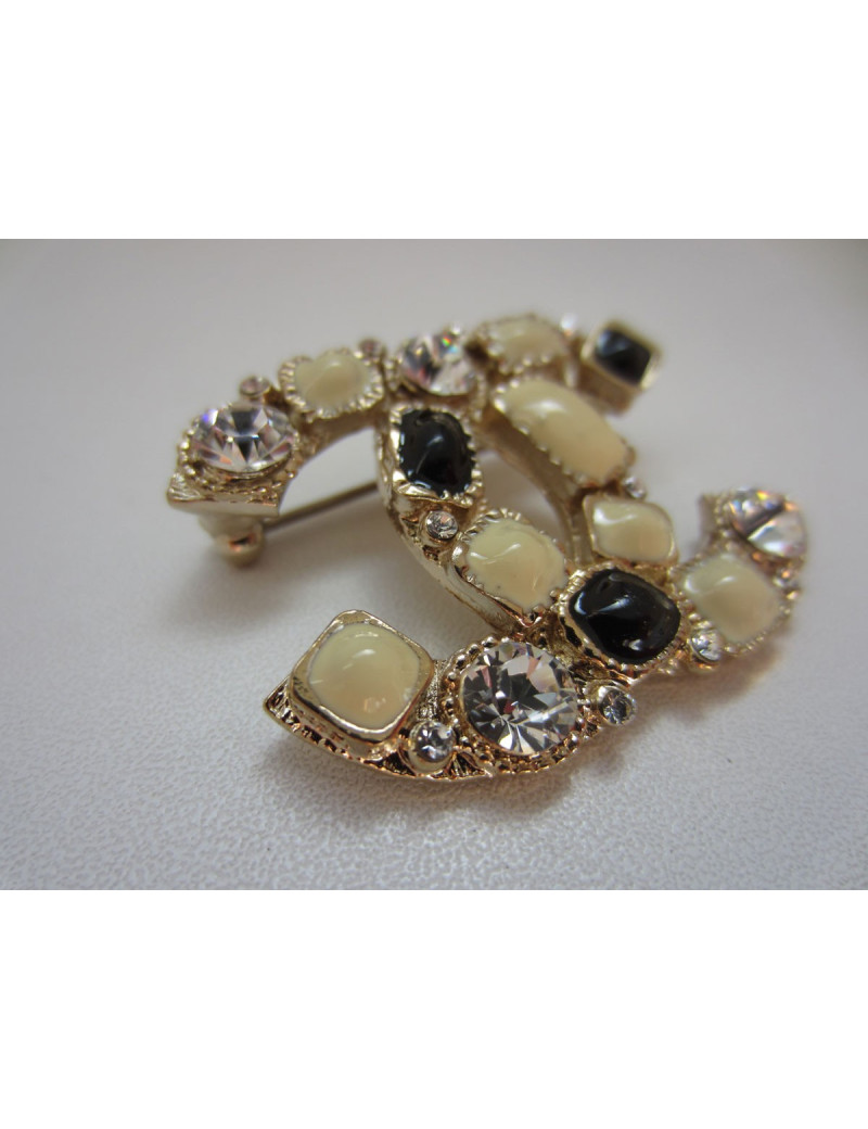 Broche beige CHANEL