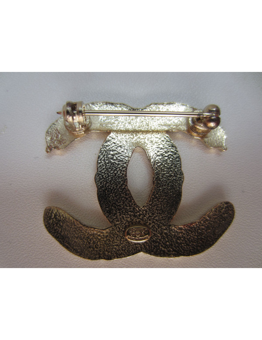 Broche CC plumes CHANEL