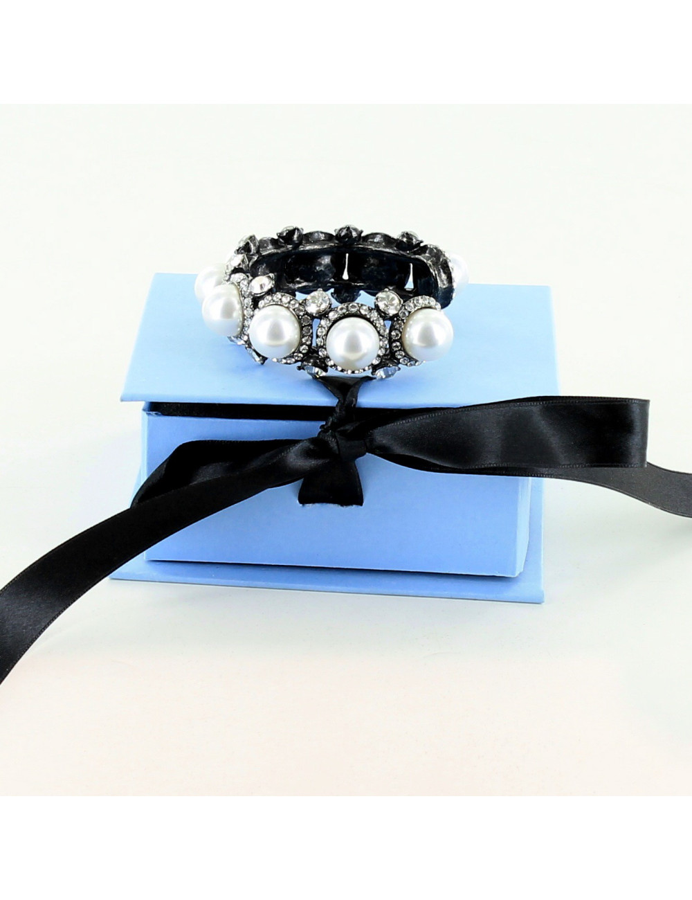 bracelet LANVIN en perles nacrées et brillants