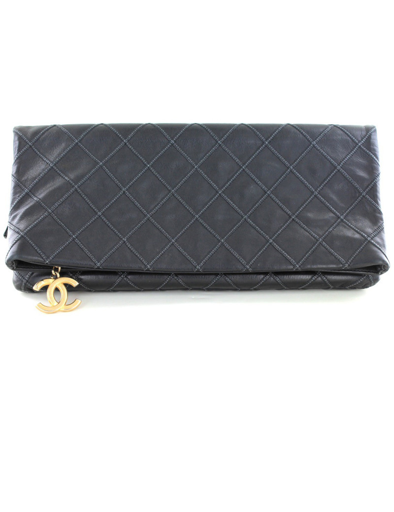 SSac pochette CHANEL matelassé noir