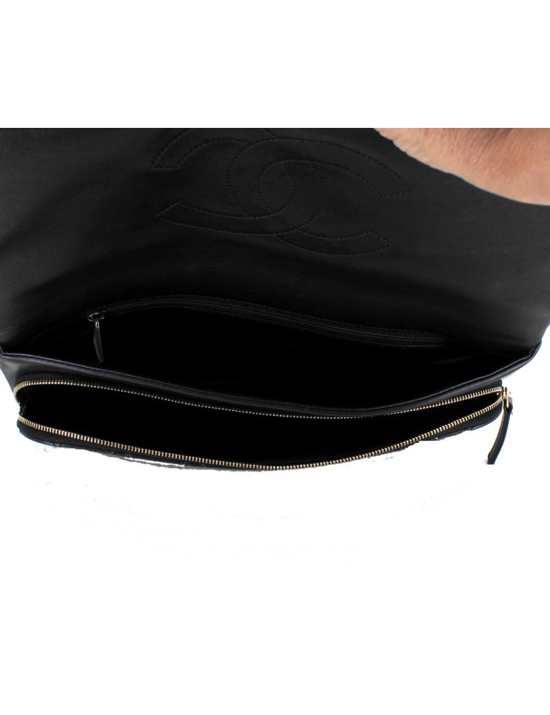 Sac pochette CHANEL matelassé noir