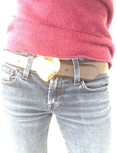 Ceinture "Coeur" Yves Saint Laurent cuir noir et métal doré