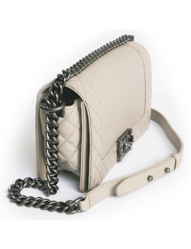 Sac "Boy" CHANEL en cuir d'agneau gris clair