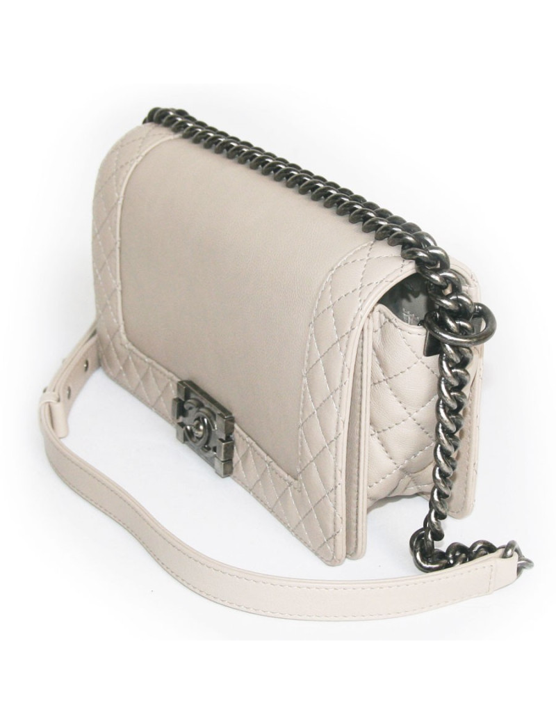 Sac "Boy" CHANEL en cuir d'agneau gris clair