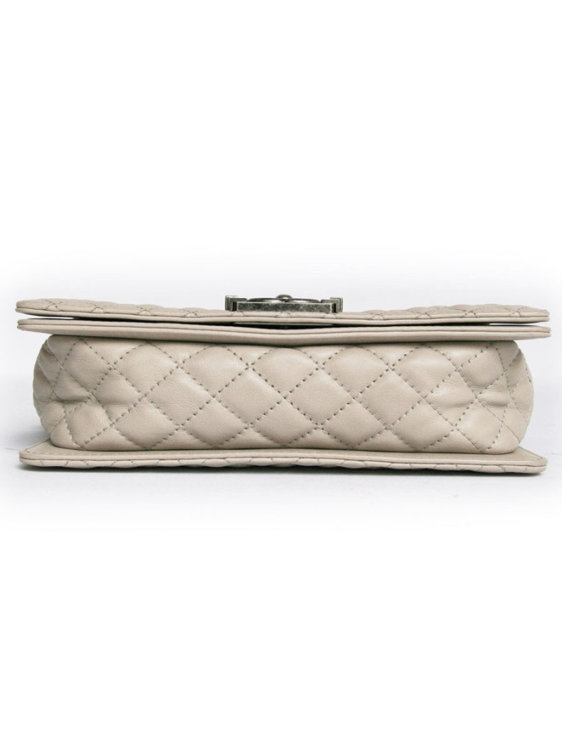 Sac "Boy" CHANEL en cuir d'agneau gris clair