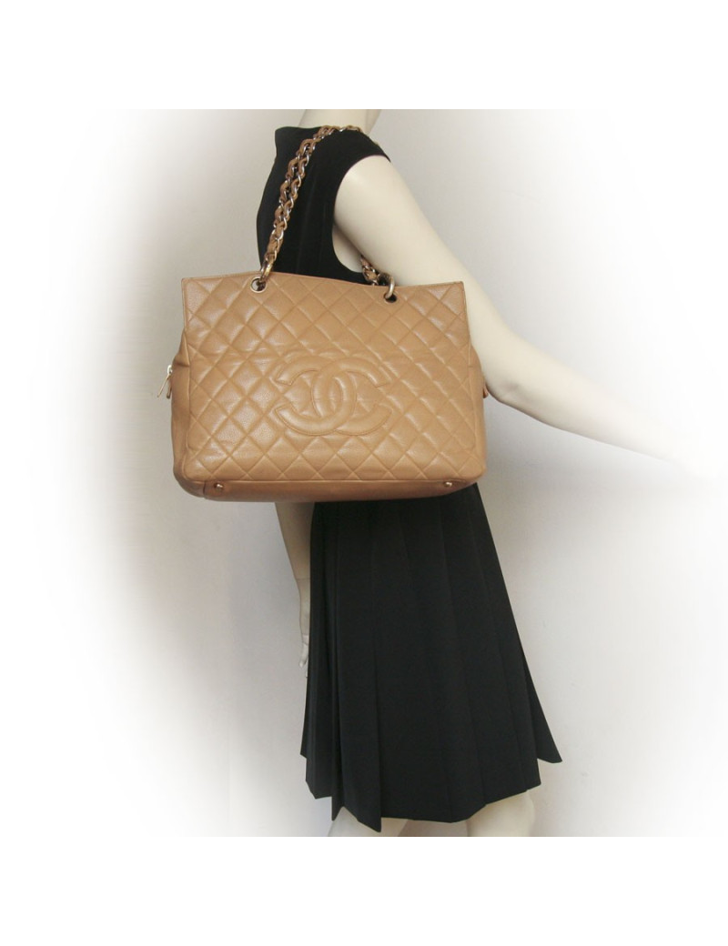 Sac CHANEL en cuir grainé gold