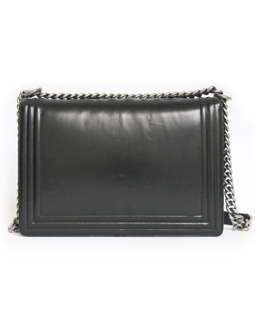 Sac "Boy" CHANEL en cuir lisse noir