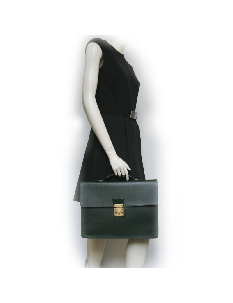 Porte-documents "Robusto" LOUIS VUITTON cuir taiga vert 