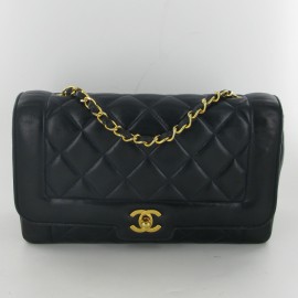 CHANEL classic quilted bag