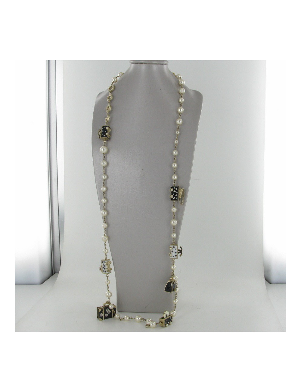 Iconic CHANEL necklace