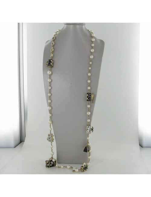 Iconic CHANEL necklace