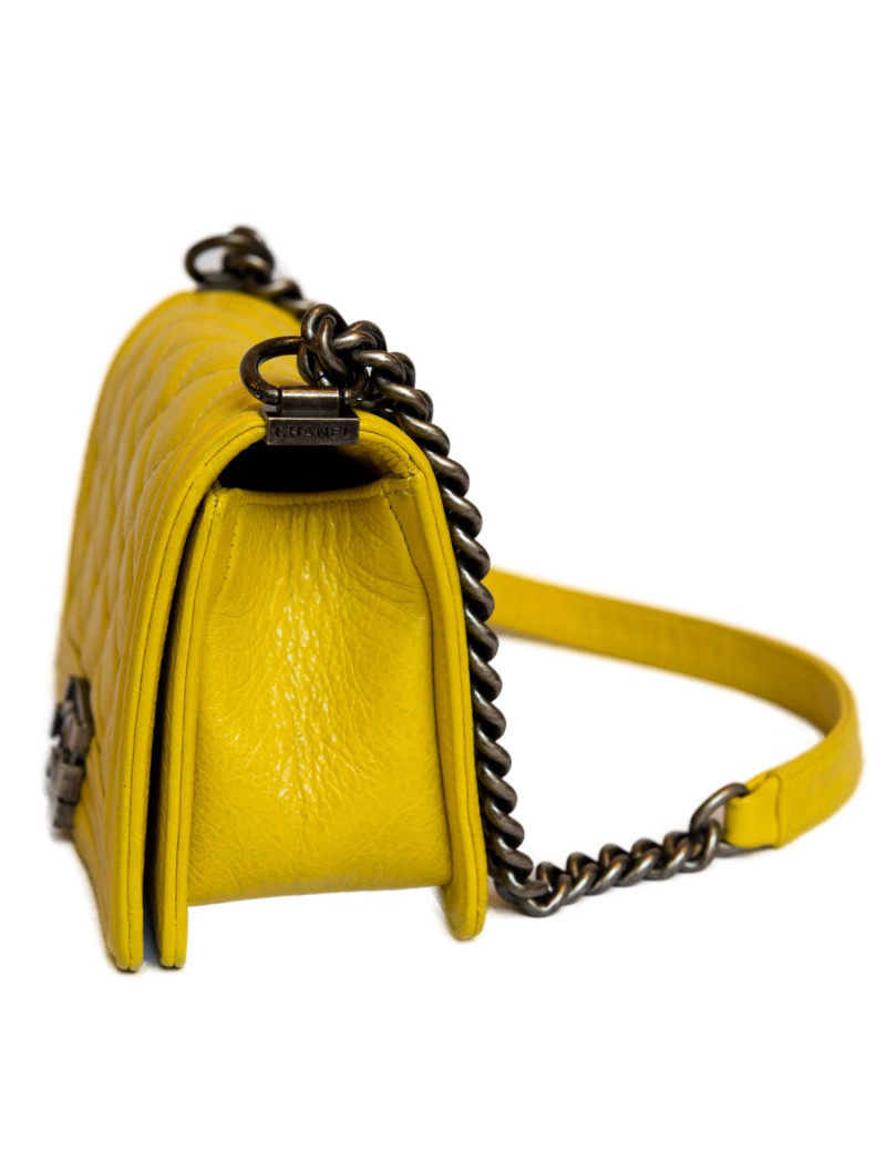 Sac Boy CHANEL en cuir matelassé jaune