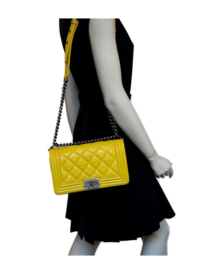 Sac Boy CHANEL en cuir matelassé jaune
