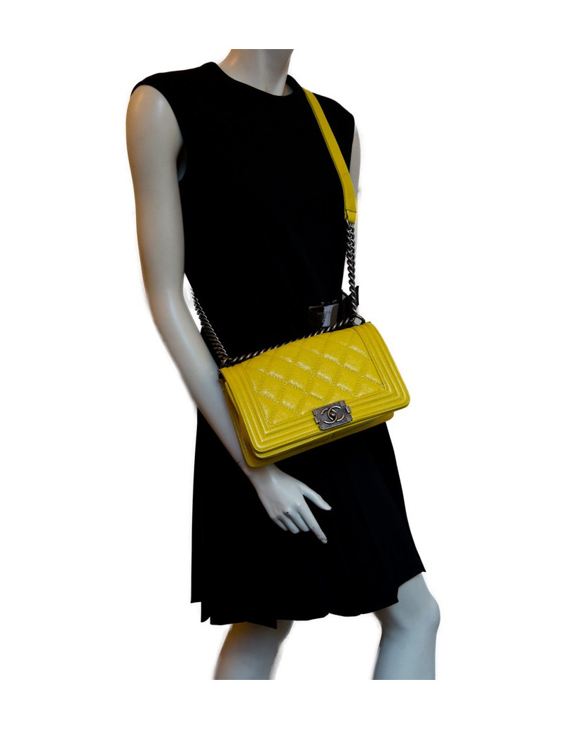 Sac Boy CHANEL en cuir matelassé jaune