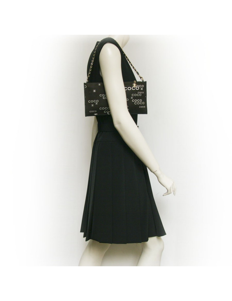 Pochette CHANEL monogram en toile noire