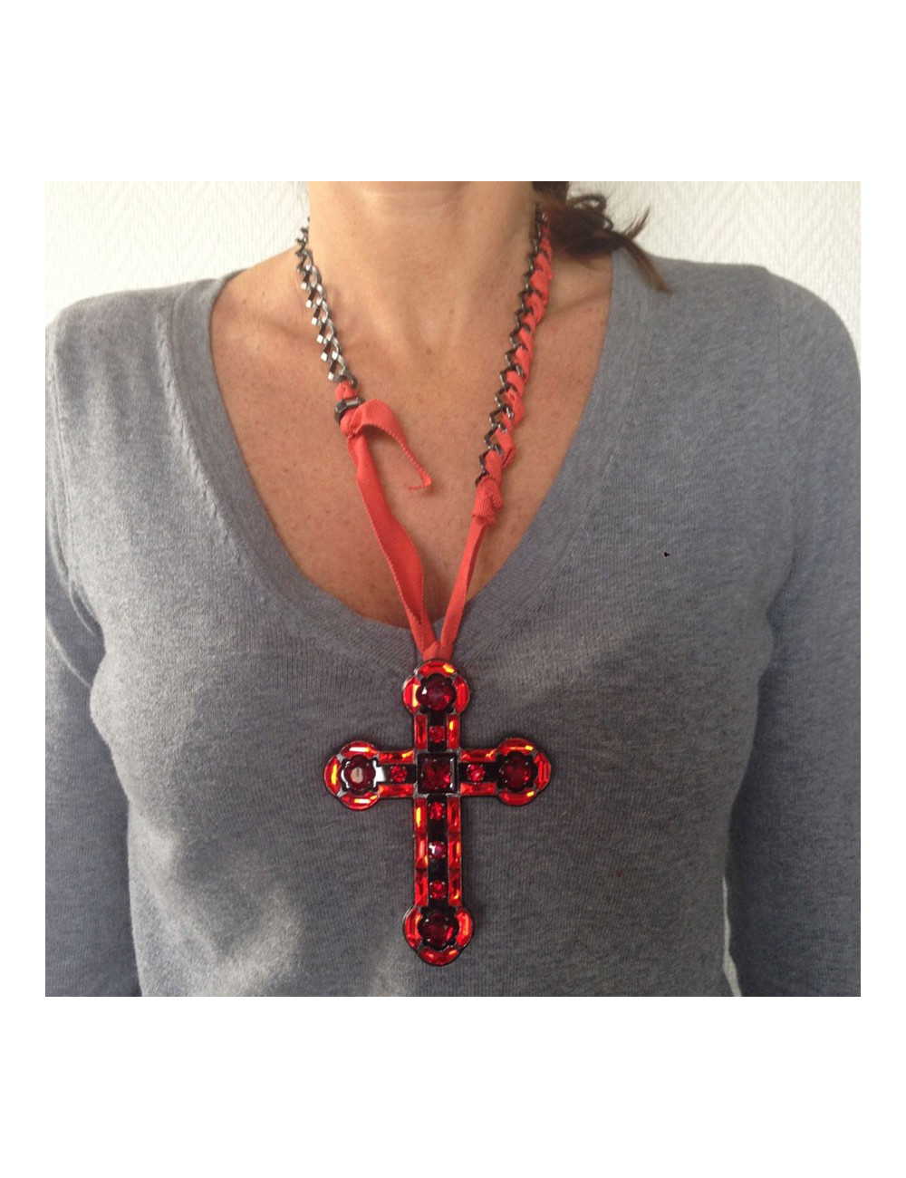 Collier LANVIN croix en verre et cristaux Swarovski rouge