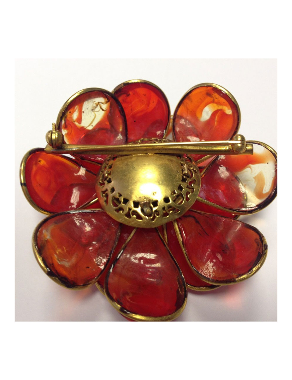 Broche Marguerite de Valois en pâte de verre 