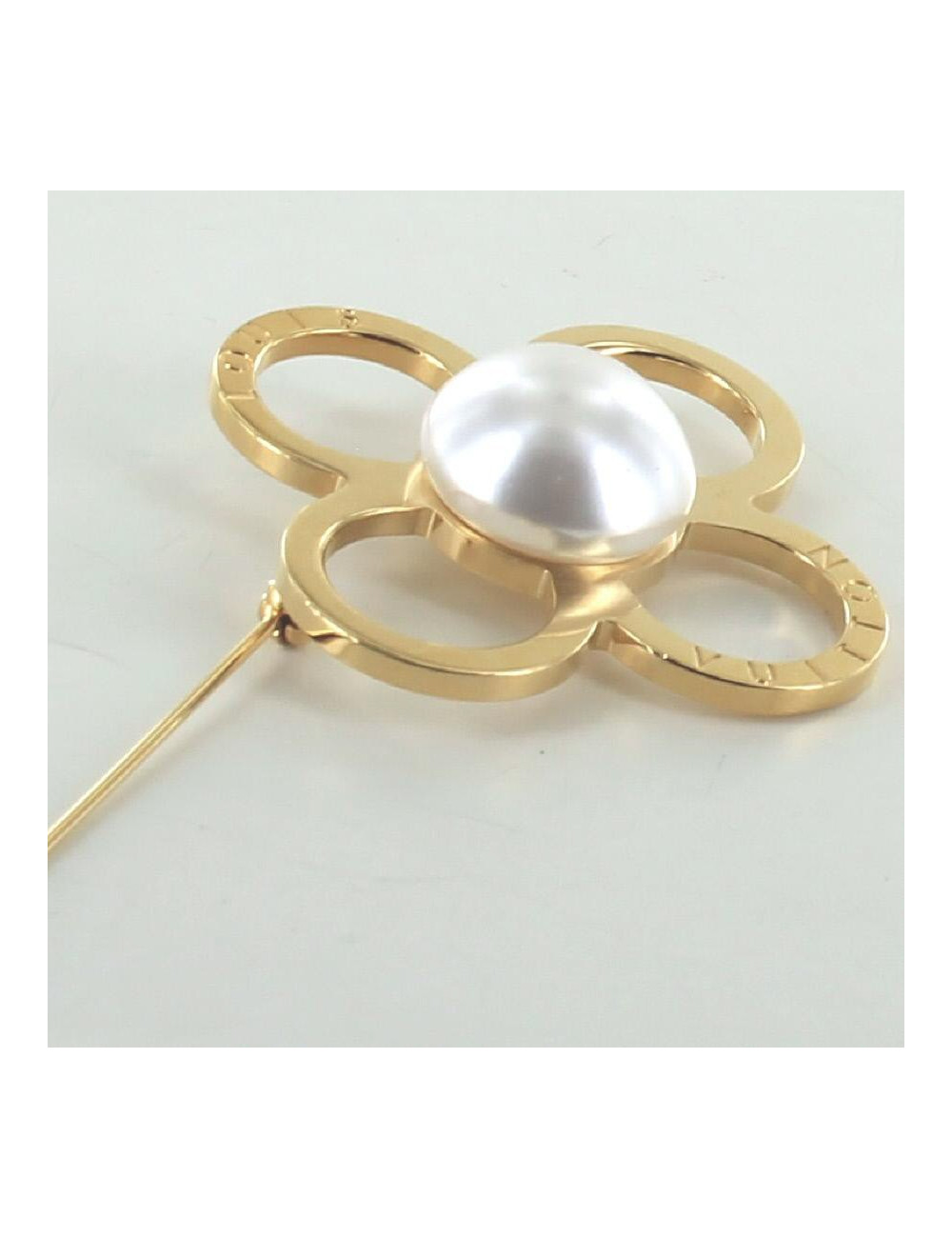 Broche LOUIS VUITTON trèfle doré
