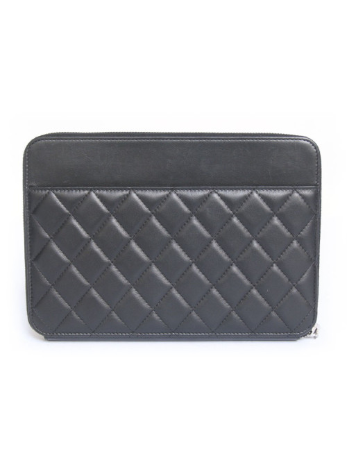 Sac pochette CHANEL matelassé noir