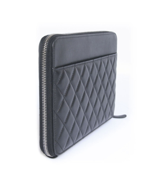 Sac pochette CHANEL matelassé noir