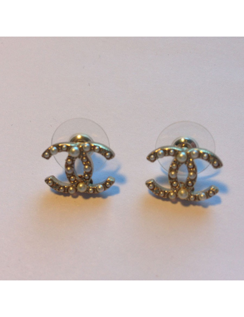 Clous d'oreille CHANEL dorés  sertis de perles nacrées