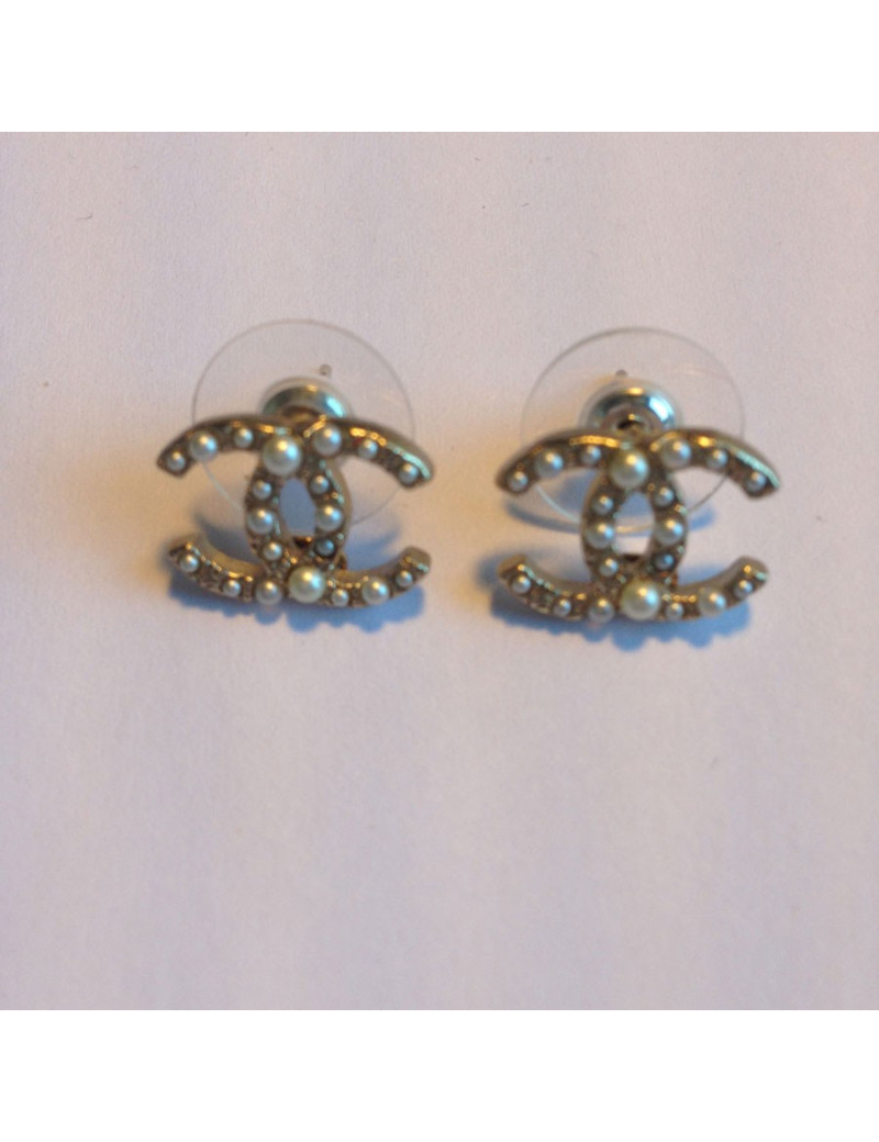 Clous d'oreille CHANEL dorés  sertis de perles nacrées