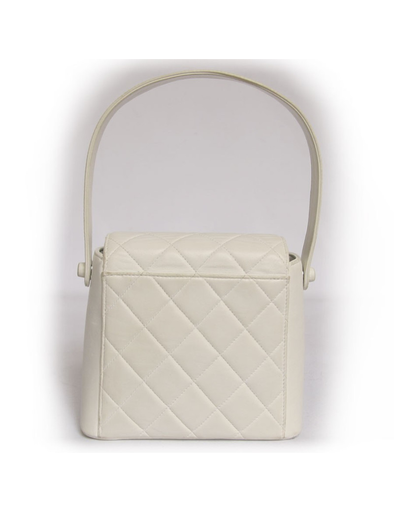 mini sac CHANEL cuir matelassé blanc