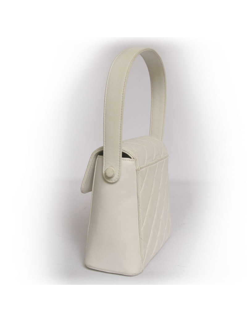 mini sac CHANEL cuir matelassé blanc