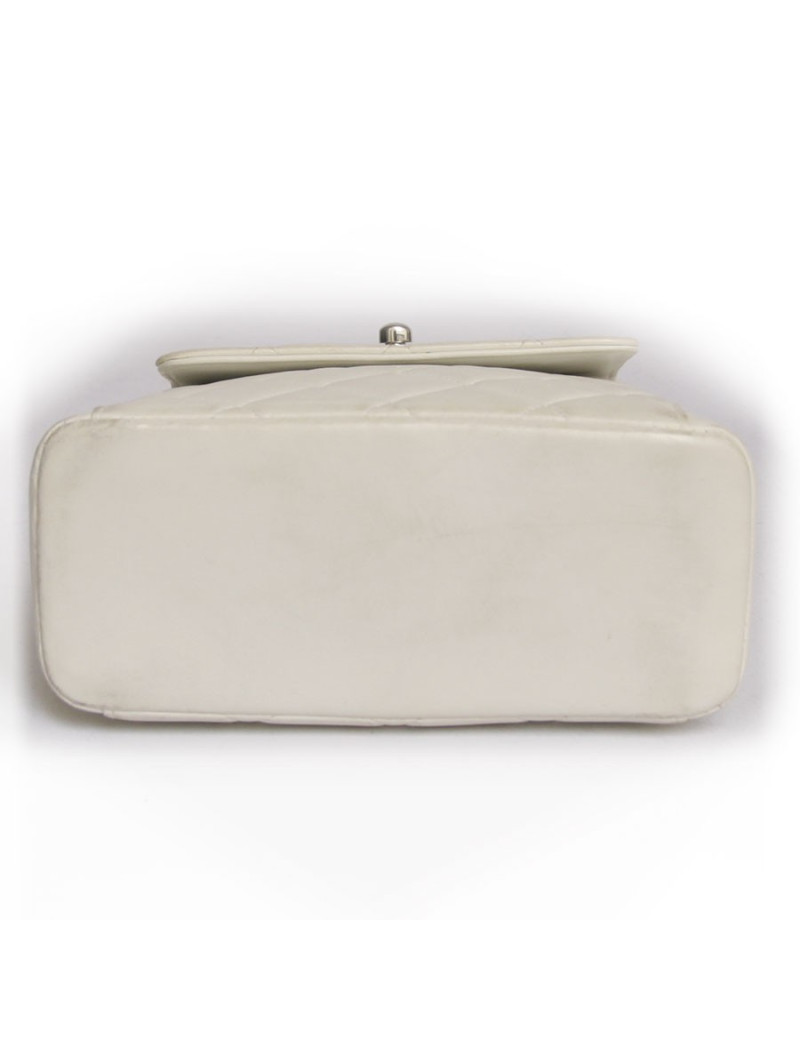 mini sac CHANEL cuir matelassé blanc