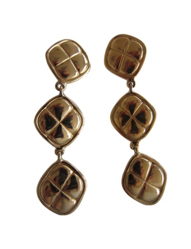 CHANEL quilted hanging clips