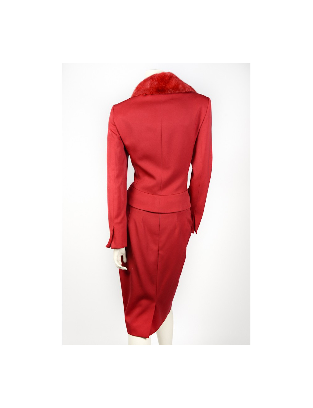 Tailleur CHRISTIAN DIOR rouge avec col en vison