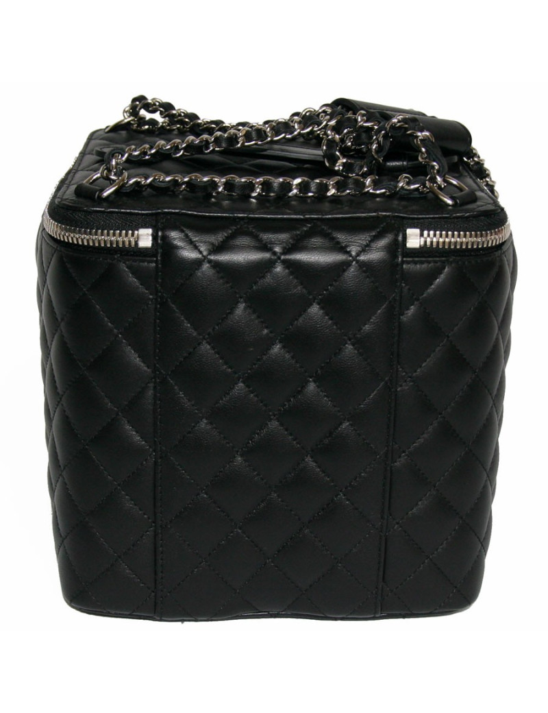 CHANEL black quilted leather jewelry box