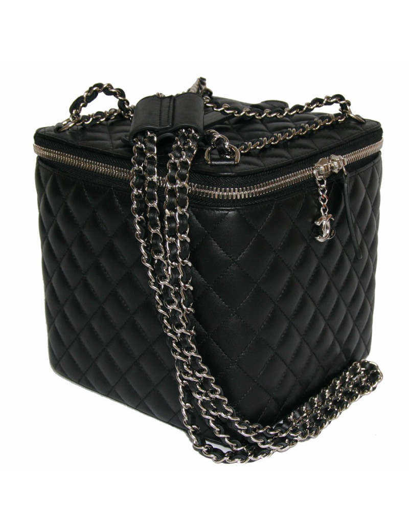 CHANEL black quilted leather jewelry box