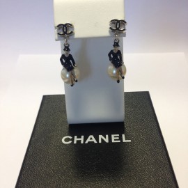 Clous d'oreille CHANEL collector "Mademoiselle Coco"