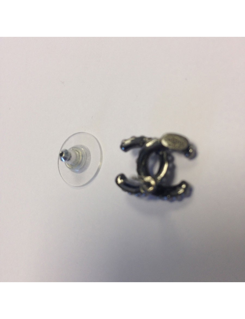 Clous d'oreille CHANEL ruthénium et perles nacrées