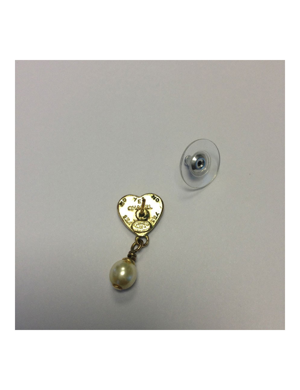 Clous d'oreille CHANEL coeur et perle
