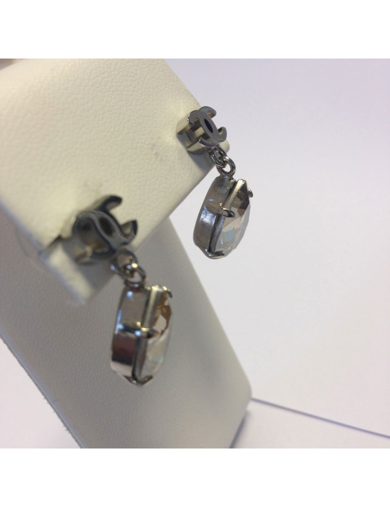 Clous d'oreille CHANEL strass pendants