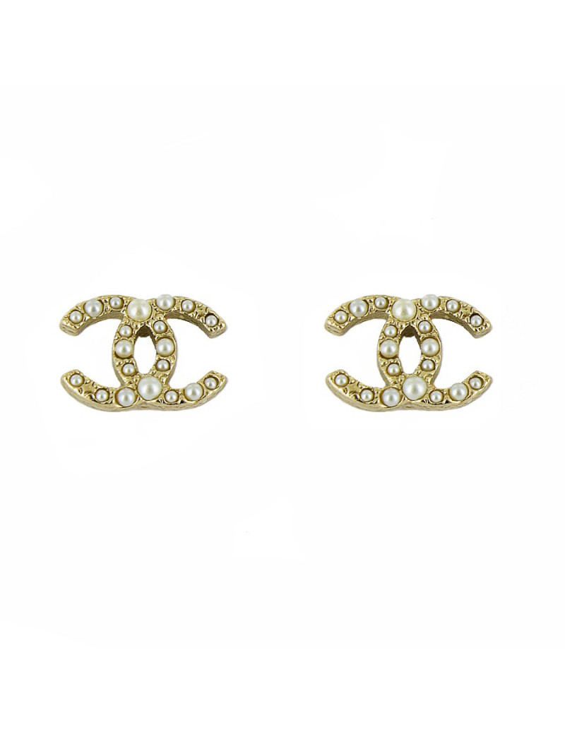 Golden ear CHANEL nail set with pearls