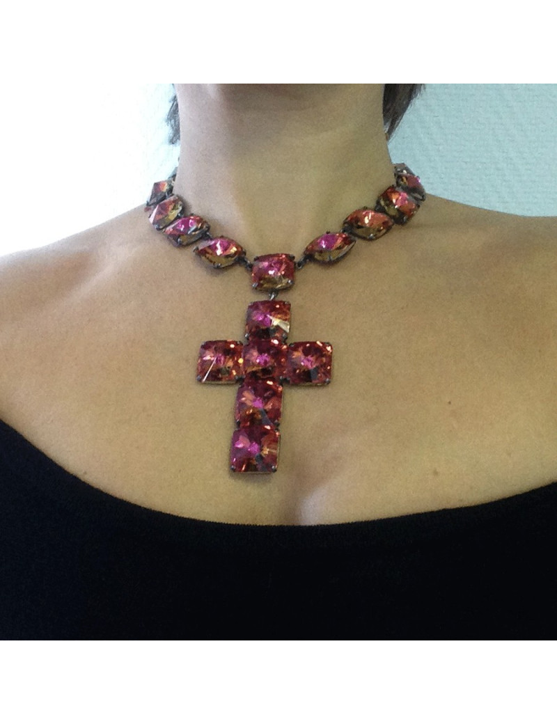 Collier croix anonyme en brillants multicolores