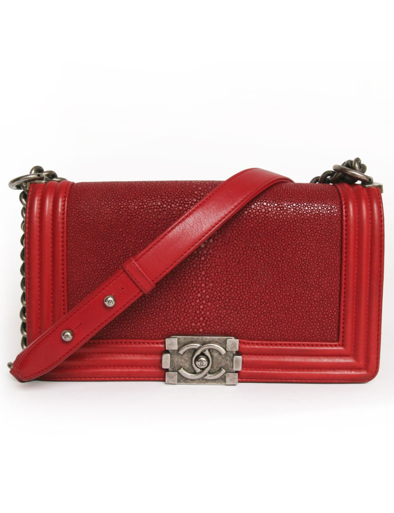 Sac boy CHANEL en galuchat rouge 