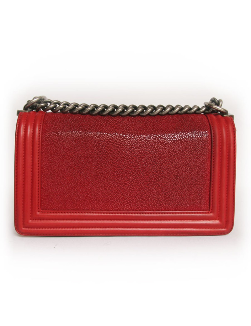 Sac boy CHANEL en galuchat rouge 