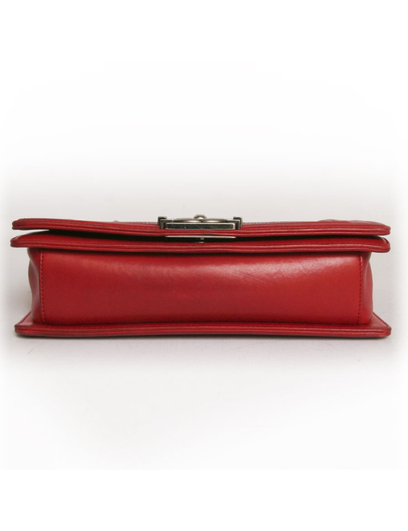 Sac boy CHANEL en galuchat rouge 