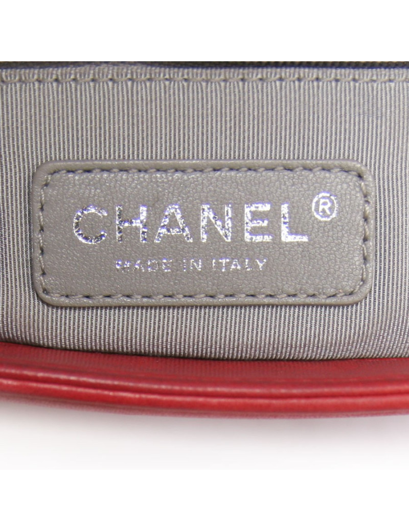 Sac boy CHANEL en galuchat rouge 