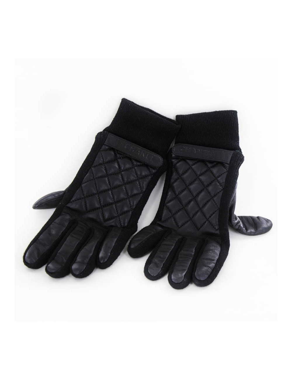 Paire de gants CHANEL en cuir noir