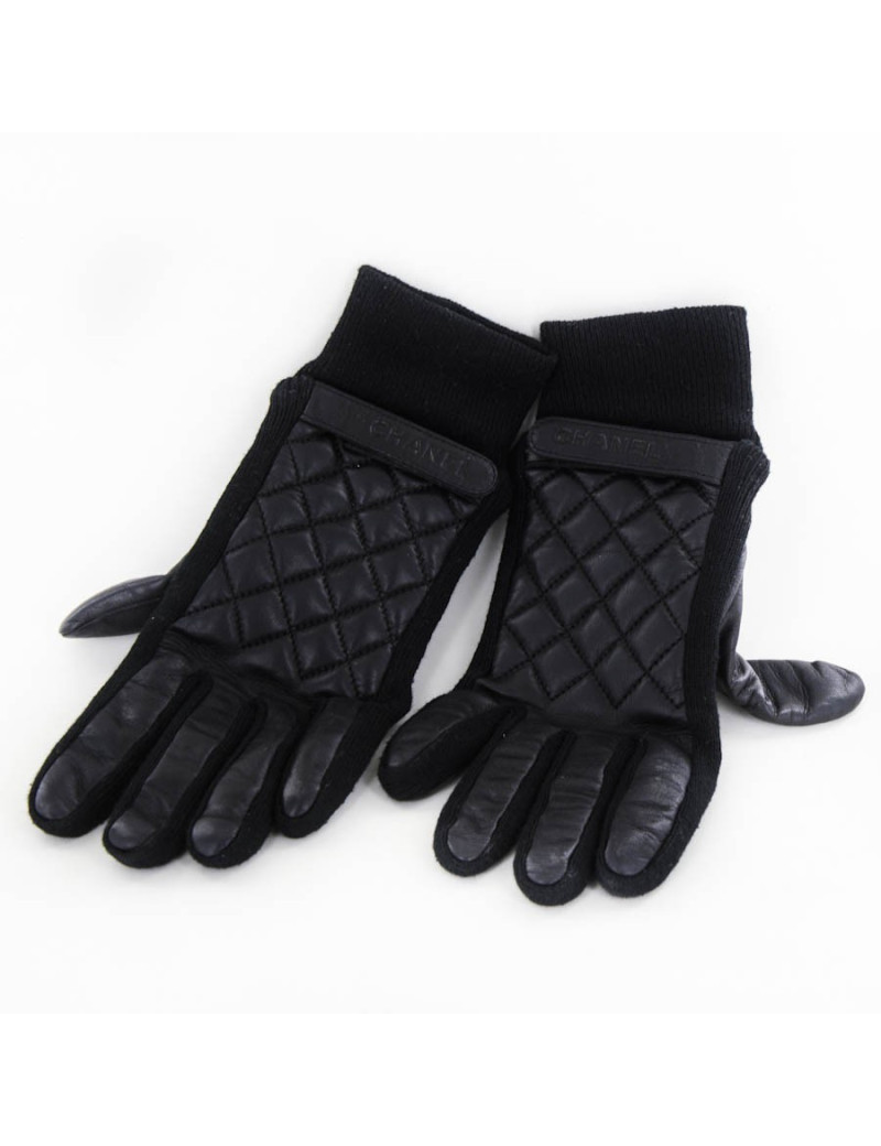 Paire de gants CHANEL en cuir noir