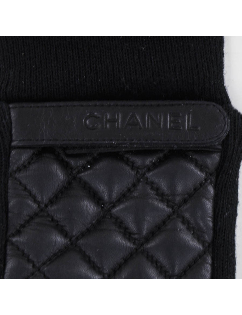Paire de gants CHANEL en cuir noir