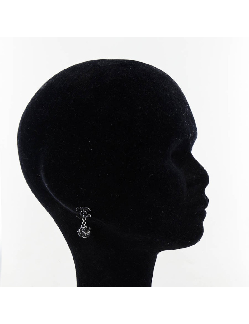 Clous d'oreille pendants CHANEL cloutés noirs
