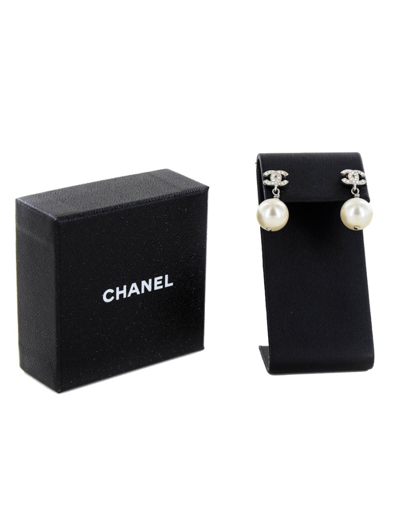 Clous d'oreille CHANEL strass et perles nacrées