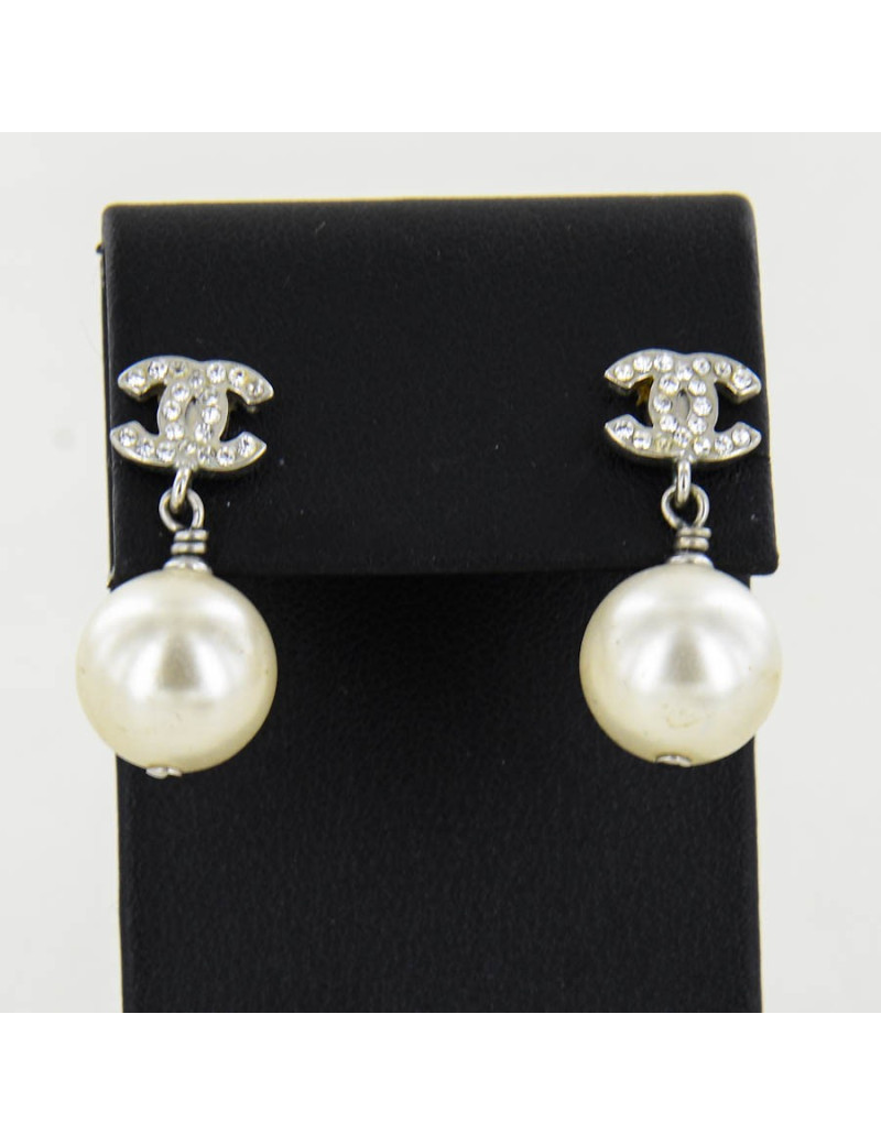 Clous d'oreille CHANEL strass et perles nacrées