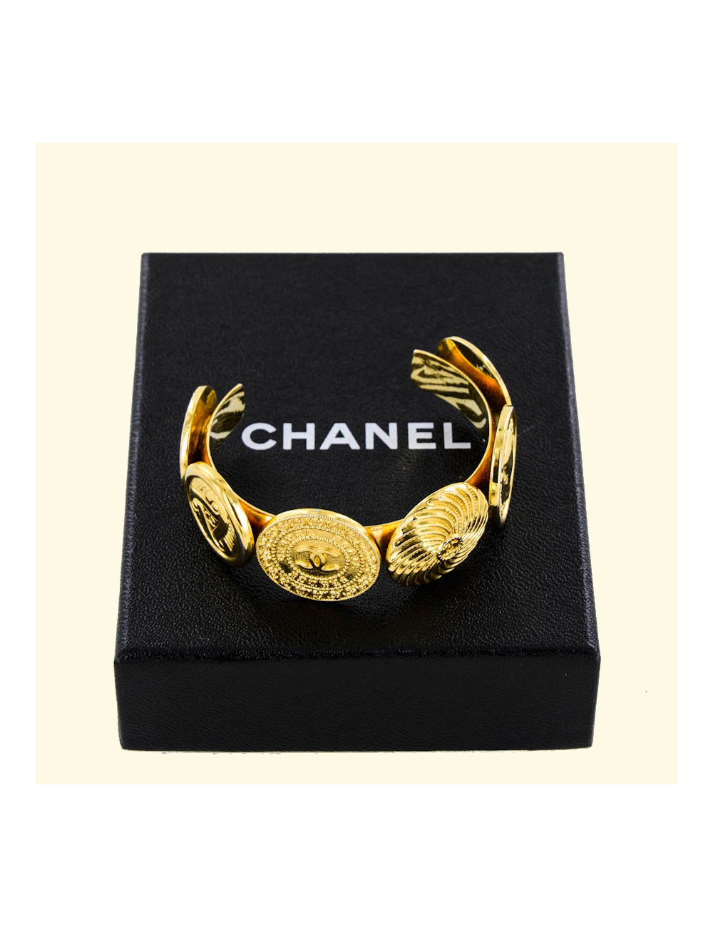 Bracelet CHANEL boutons dorés